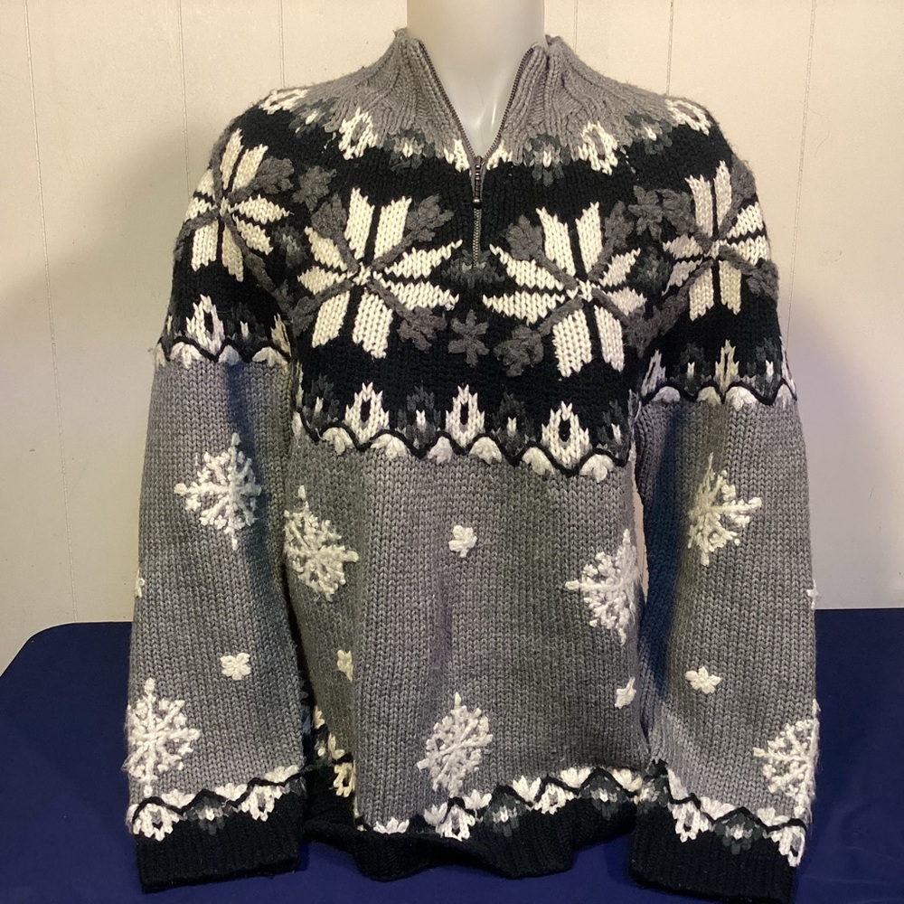So Forth 1/4 zip sweater with snow flake design womens size medium